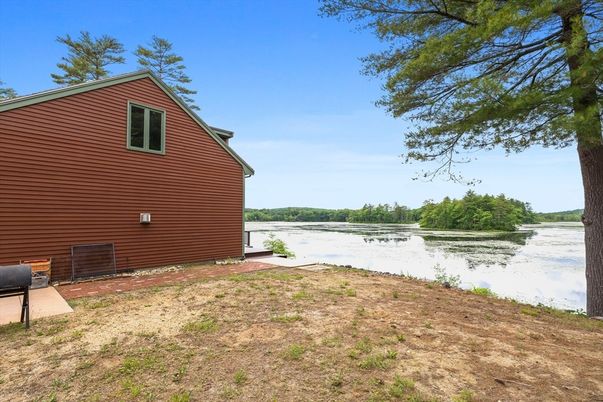 Exterior, Lake