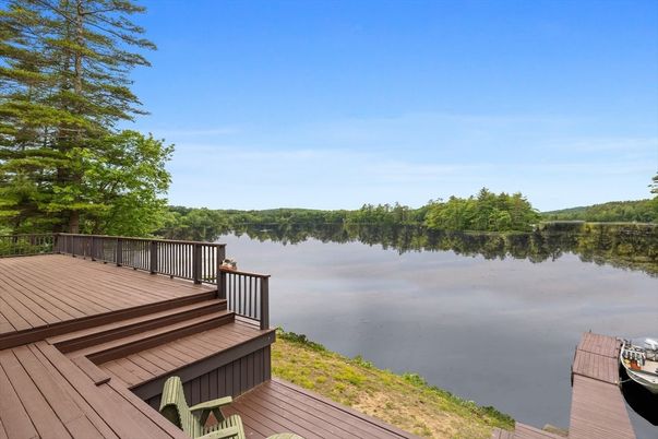 Exterior, Lake