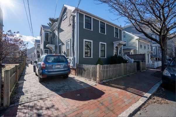 Exterior, Facade, Rowhouse