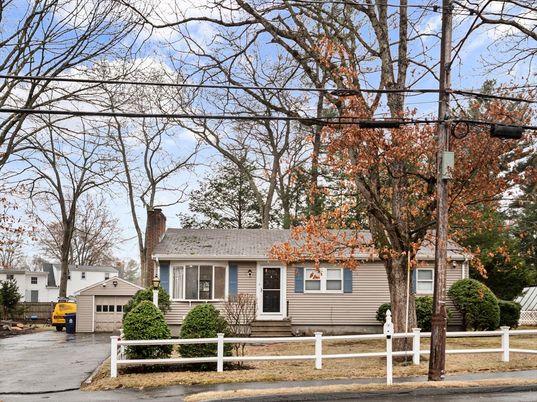 Attached, Exterior, Facade, Cape Cod