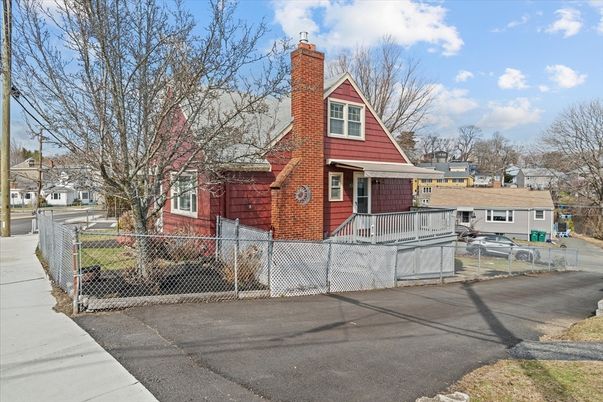 Exterior, Facade, Brick Facade, Cape Cod