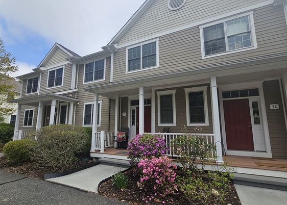 Exterior, Facade, Farmhouse