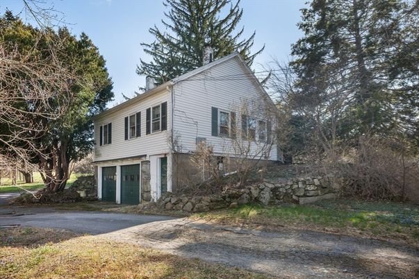 Attached, Exterior, Facade, Raised Ranch