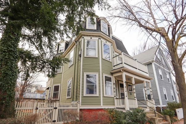 Exterior, Facade, Queen Anne Victorian