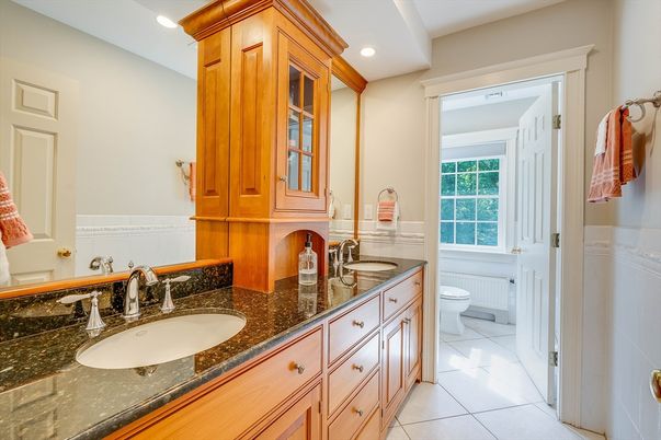 Bathroom, Dual Sink Vanities, Interior, Recessed Lighting