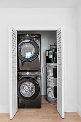 Interior, Utility Closets, Washer, Wood Texture Flooring