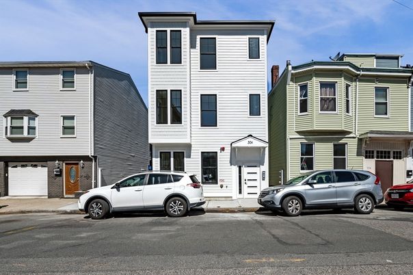 Attached, Exterior, Facade, Rowhouse