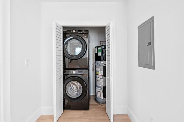 Interior, Utility Closets, Washer, Wood Texture Flooring