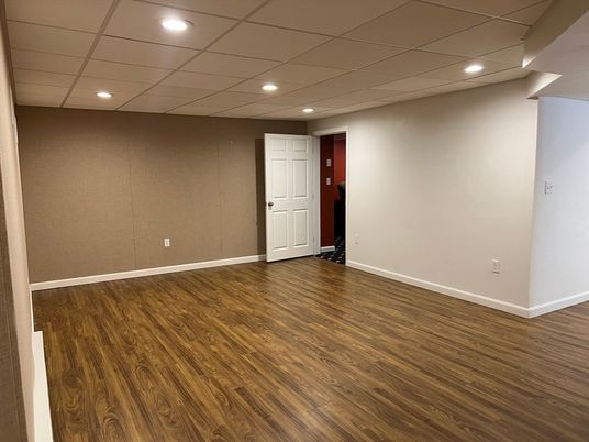 Empty room, Interior, Recessed Lighting, Wood Texture Flooring