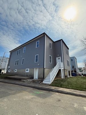 Exterior, Facade, Rowhouse