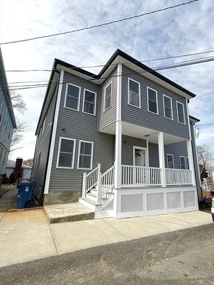 Exterior, Facade, Rowhouse