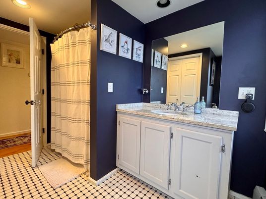 Bathroom, Interior, Recessed Lighting