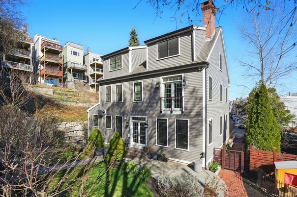 Exterior, Facade, American Foursquare