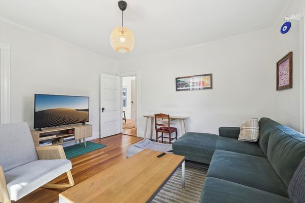 Interior, Living room, Pendant Lights, Wood Texture Flooring