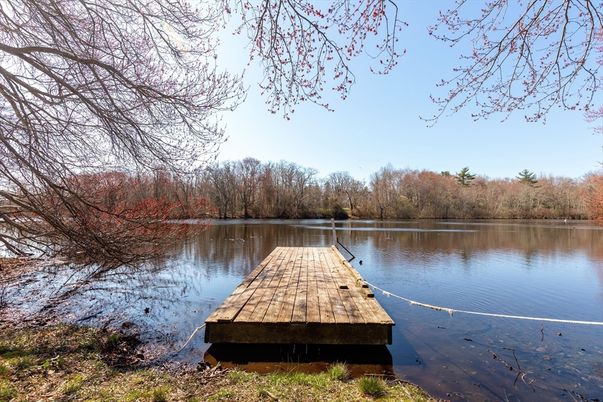 Exterior, Lake