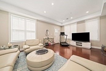 Fitness Equipment, Interior, Living room, Recessed Lighting, Wood Texture Flooring