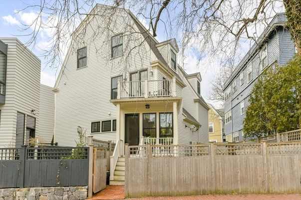 Exterior, Facade, Queen Anne Victorian
