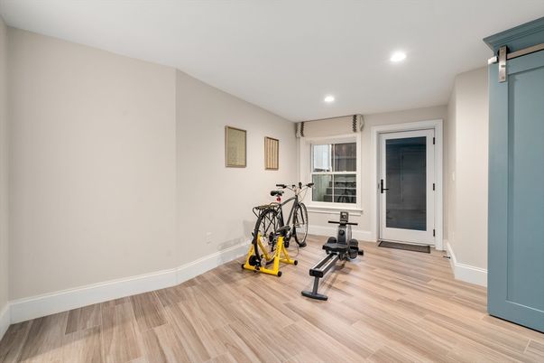 Fitness Equipment, Interior, Recessed Lighting, Wood Texture Flooring
