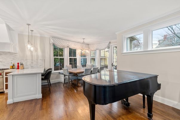 Chandelier, Dining room, Interior, Pendant Lights, Piano, Wood Texture Flooring
