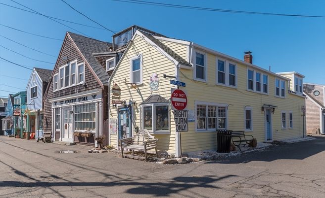 Exterior, Facade, Rowhouse