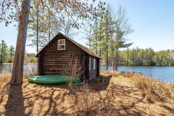 Exterior, Lake