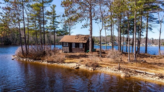 Exterior, Lake