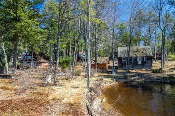 Exterior, Lake