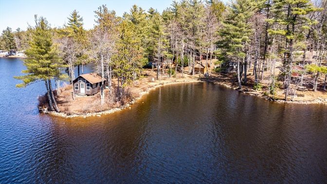 Exterior, Lake