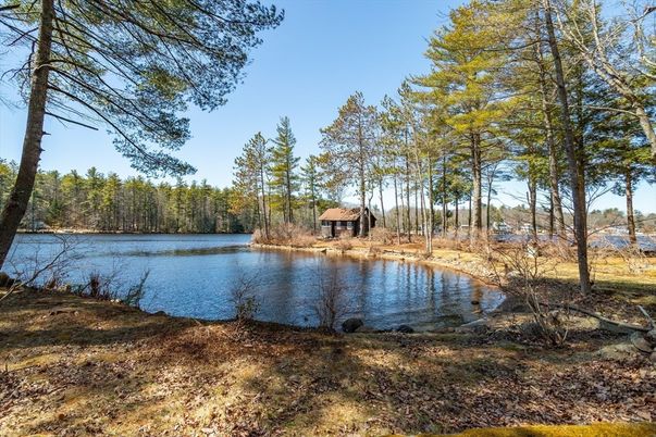 Exterior, Lake