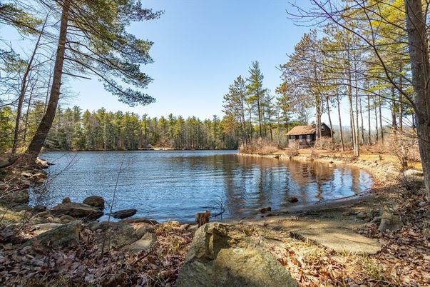 Exterior, Lake
