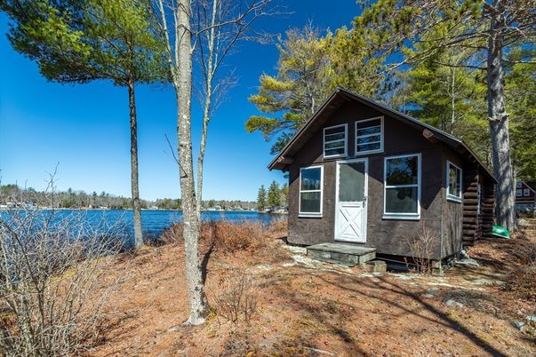 Exterior, Lake