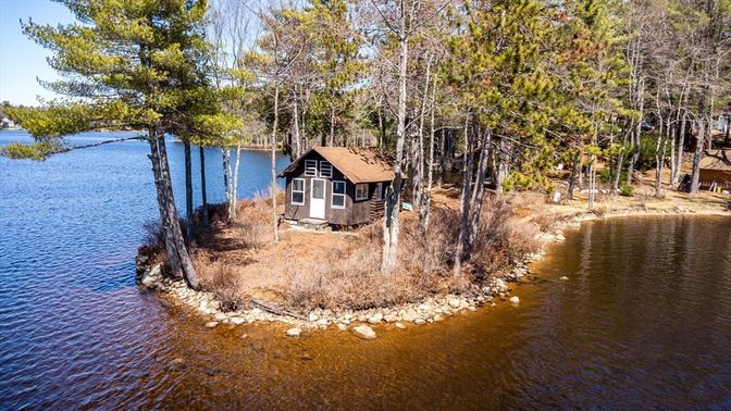 Exterior, Lake