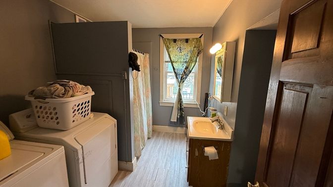 Interior, Washer, Wood Texture Flooring