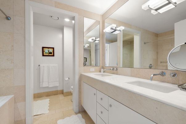 Bathroom, Dual Sink Vanities, Interior, Recessed Lighting