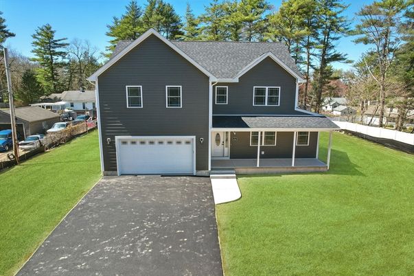 Attached, Exterior, Facade, Raised Ranch