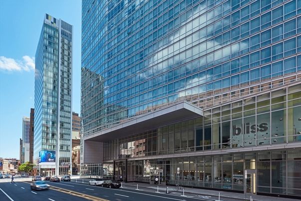 Exterior, Facade, Highrise