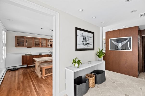 Interior, Pendant Lights, Recessed Lighting, Wood Texture Flooring