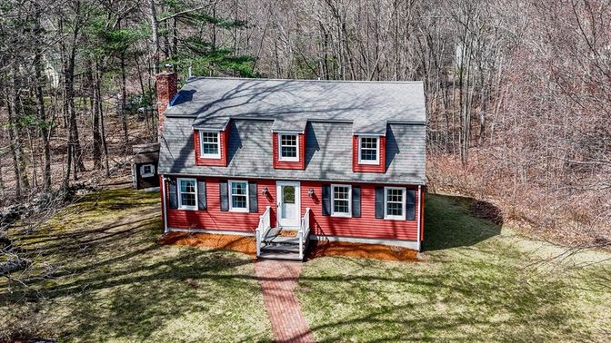Exterior, Facade, Cape Cod