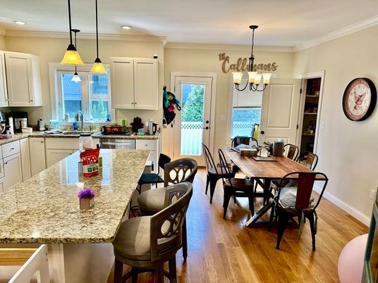Chandelier, Dining room, Interior, Kitchen, Pendant Lights, Recessed Lighting, Wood Texture Flooring