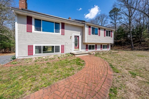 Backyard, Exterior, Facade, Raised Ranch