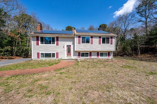 Backyard, Exterior, Facade, Raised Ranch
