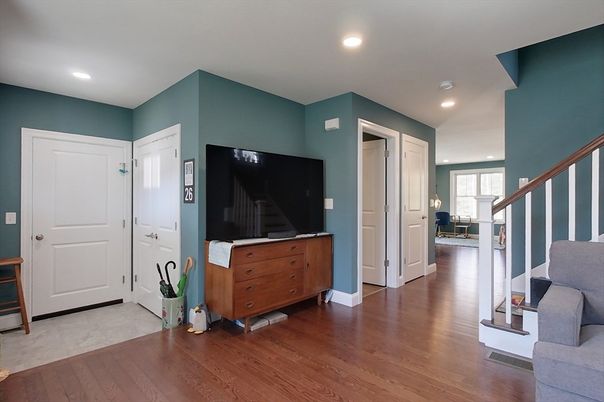 Interior, Recessed Lighting, Wood Texture Flooring