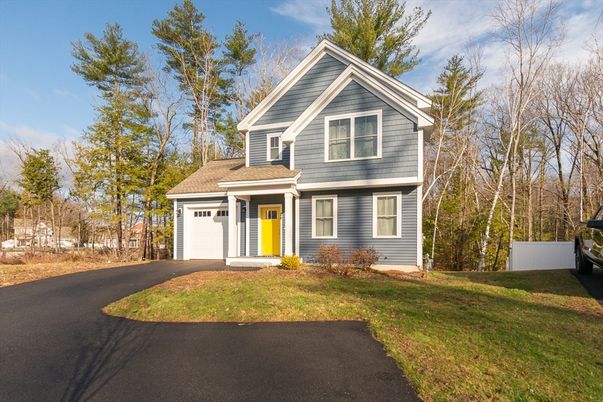 Attached, Exterior, Facade, American Craftsman