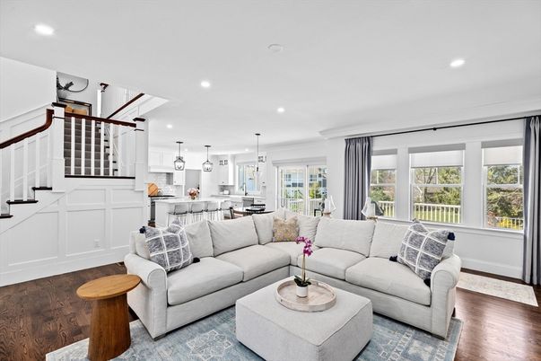 Dining room, Interior, Kitchen, Living room, Pendant Lights, Recessed Lighting, Stainless Steel Appliances, Wood Texture Flooring