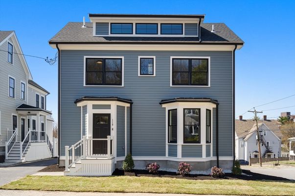 Exterior, Facade, American Foursquare