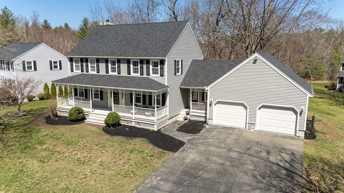 Attached, Exterior, Facade, Farmhouse