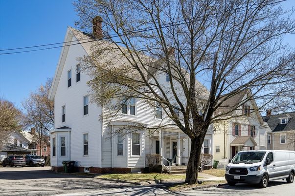 Exterior, Facade, Queen Anne Victorian