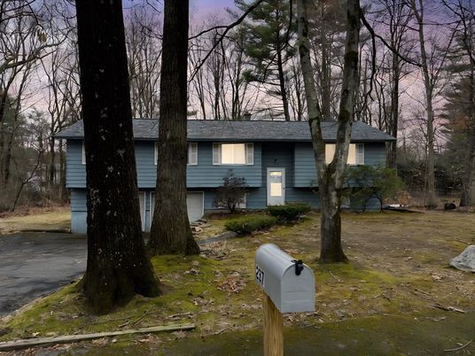 Exterior, Facade, Raised Ranch