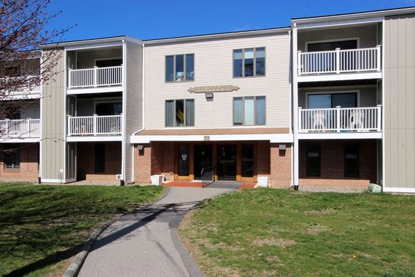 Exterior, Facade, Brick Facade, Rowhouse