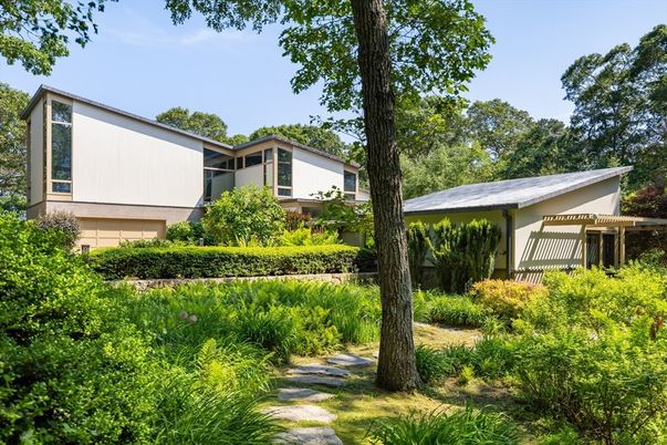 Backyard, Exterior, Facade, Modern